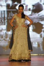 Malaika Arora Khan at Manish malhotra show for save n empower the girl child cause by lilavati hospital in Mumbai on 5th Feb 2014